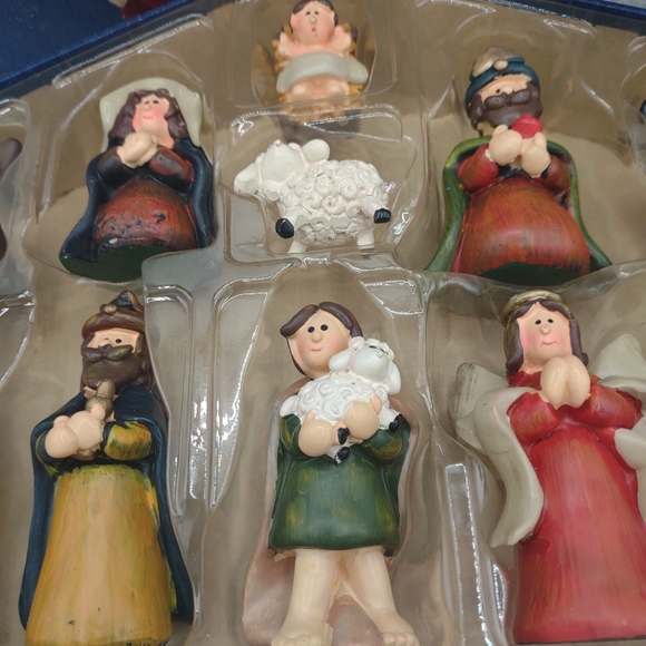 Vintage Xmas Nativity Scene 11 pieces Resin Figurines w Felt Applique Box - Picture 4 of 16